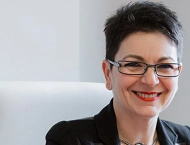 Λίνα Νικολοπούλου για την Novartis: «Λάσπη από τα υπόγεια για να πλήξουν τον Γιάννη Στουρνάρα»